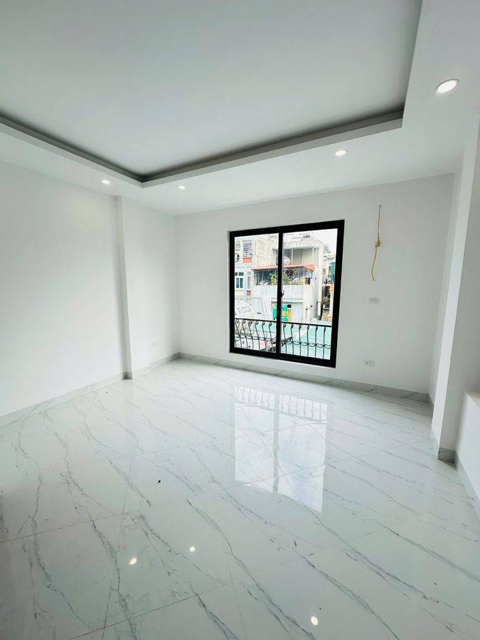 Bán nhà Lĩnh Nam, Hoàng Mai, 43m2 x 5 tầng, mặt tiền 4.2m, giá 7.9 tỷ